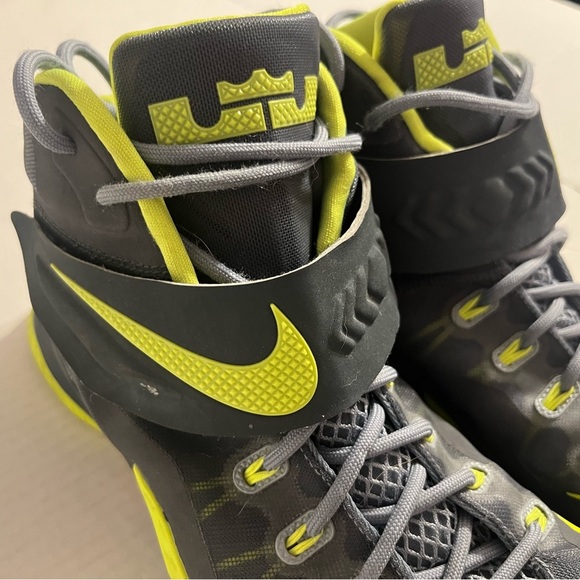 Men’s Nike Zoom LeBron Soldier Eight 8 Basketball Shies Size 13 653641-070 - Picture 3 of 9